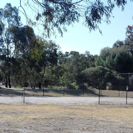 Magdala Motor Lodge & Lakeside Restaurant Stawell Exteriör bild