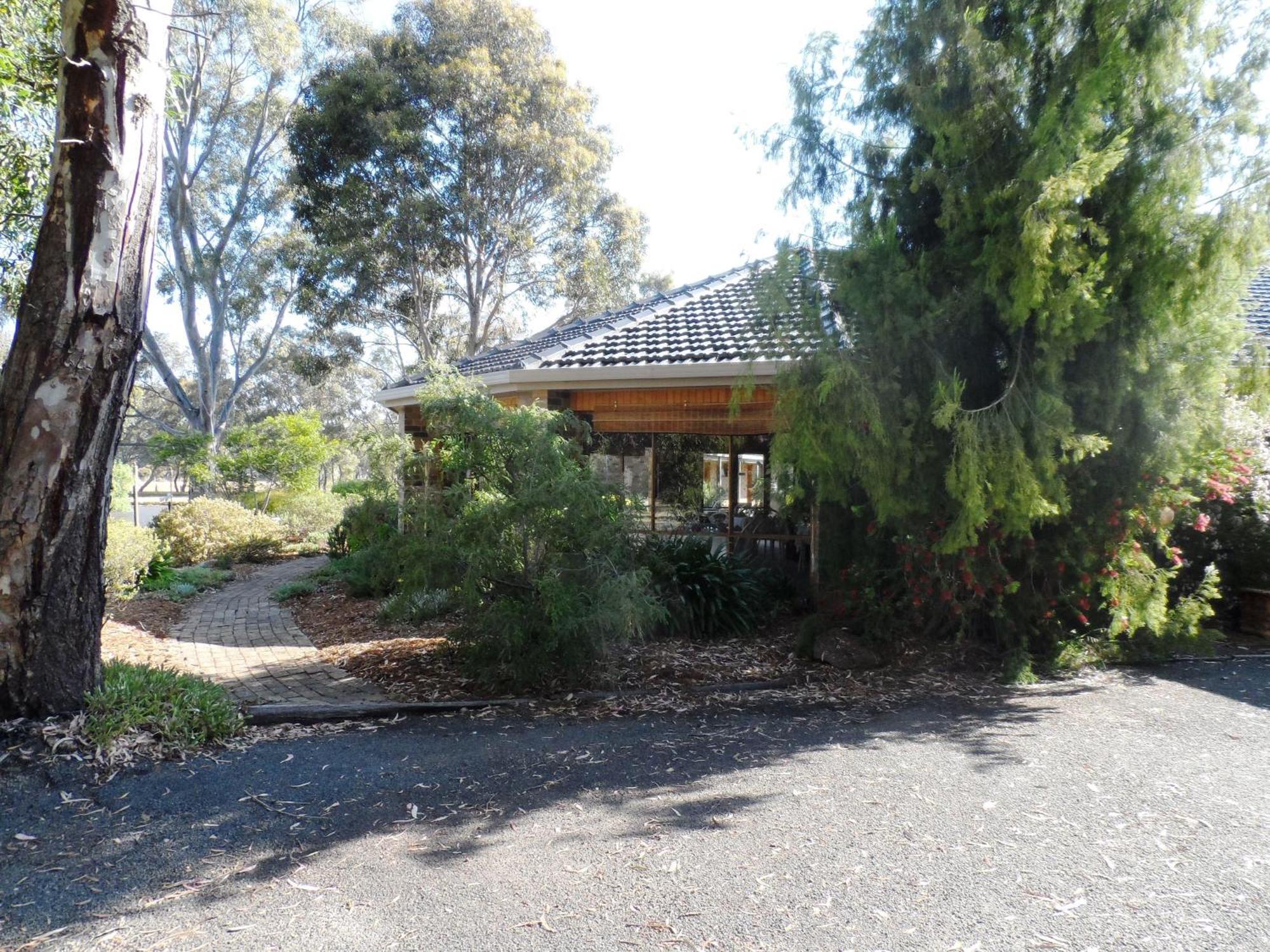 Magdala Motor Lodge & Lakeside Restaurant Stawell Exteriör bild